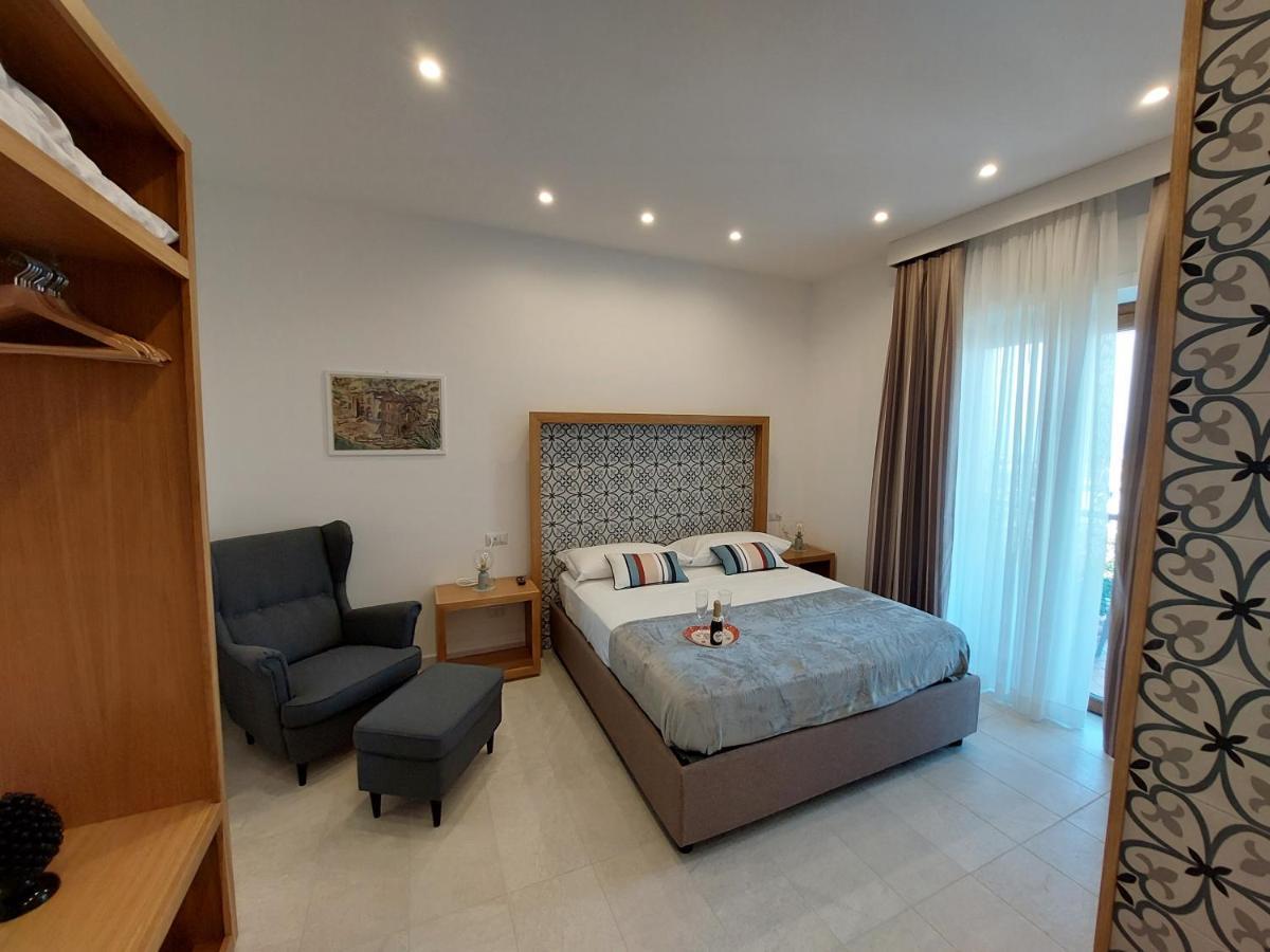 Mistral Luxury Suites Сорренто Екстер'єр фото