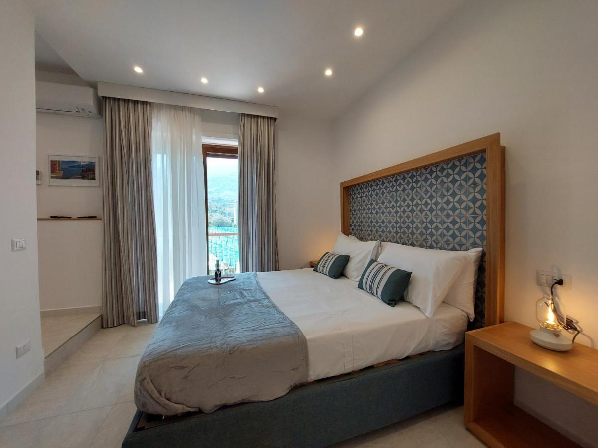 Mistral Luxury Suites Сорренто Екстер'єр фото